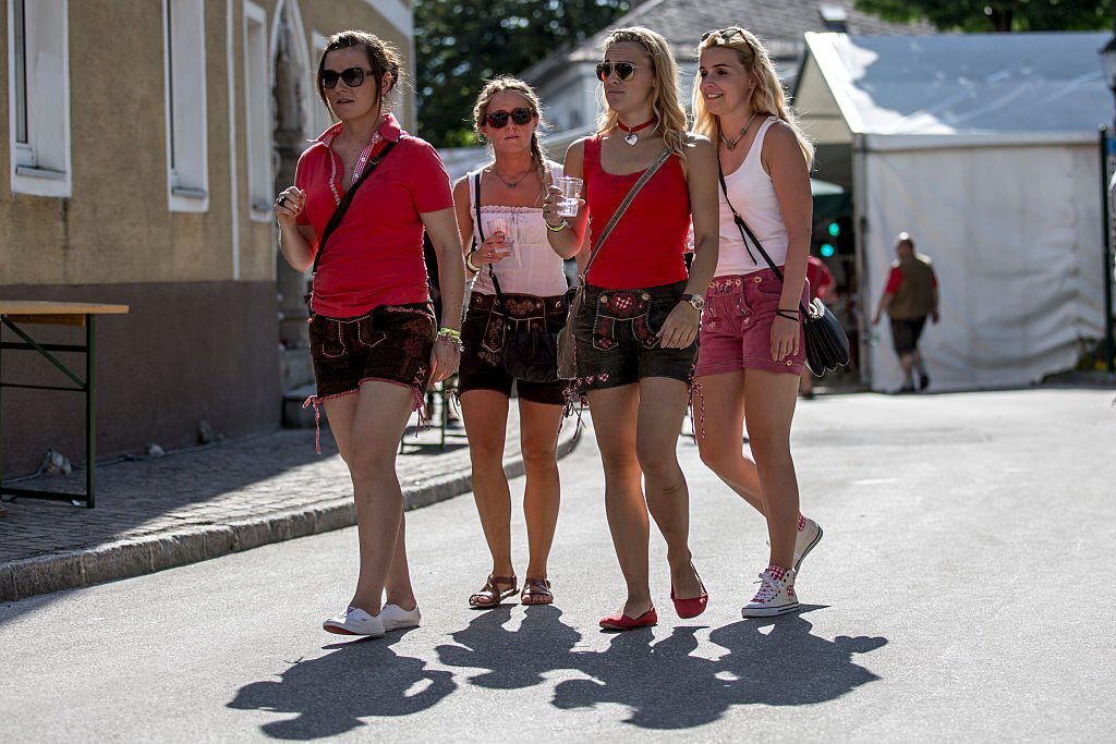 Do Females Also Wear A Lederhosen Or It s Men only Outfit eDirndl