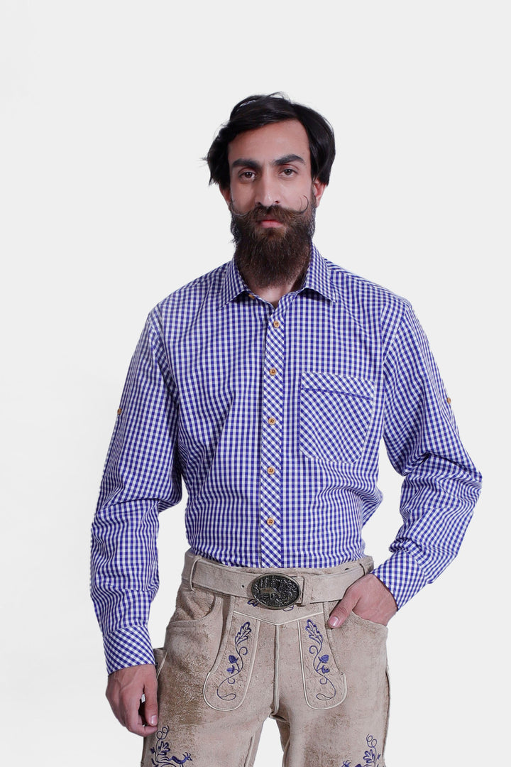 man wearing blue checkered oktoberfest shirt. hemd für oktoberfest , kariertes hemd für oktoberfest​