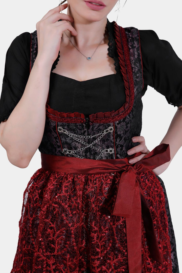 Close-up of the upper part of the Dirndl Kelly, highlighting the lace patterns and ribbon detail on the chest and waist.