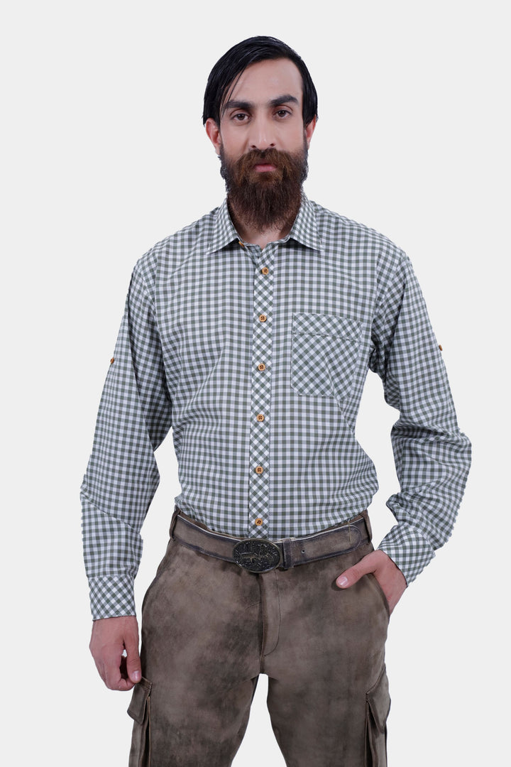 Upper body view of a man wearing Klimt Cargo Lederhosen, focusing on the belt and front pockets, paired with a gray checkered shirt.