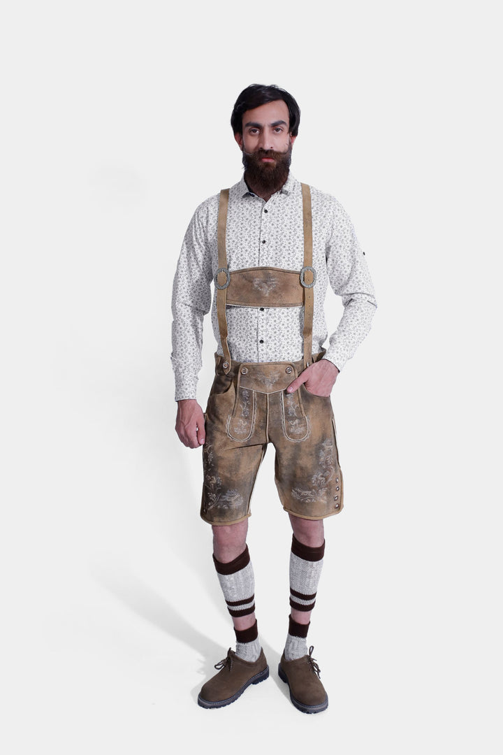 compllete view of a man wearing traditional lederhosen suspenders