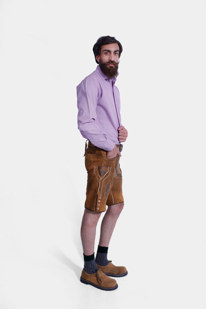 side view Model in "Rubens Lederhosen," paired with a matching belt