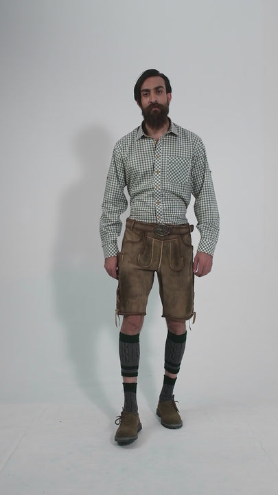 Video showing a 360-degree view of the Da Vinci Lederhosen worn by a man, highlighting the detailed craftsmanship, embroidery, and features of the traditional Bavarian leather shorts.