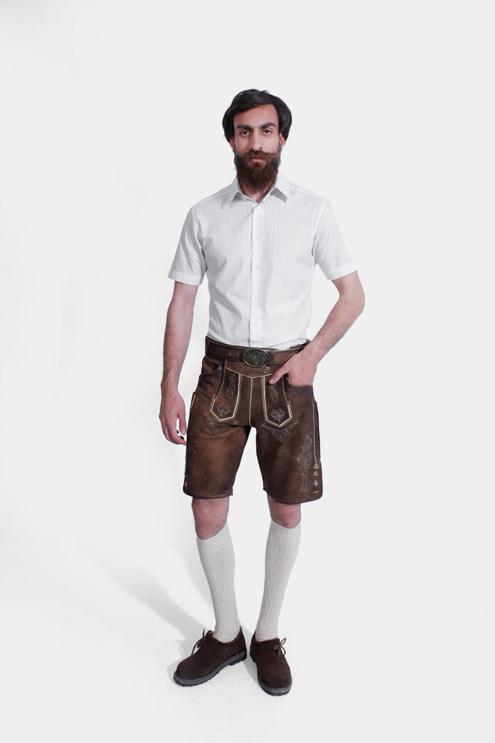 Man wearing "Richard Strauss Lederhosen" in Oakwood Brown with Bavarian embroidery.  kurze lederhose herren, kurze herren lederhosen